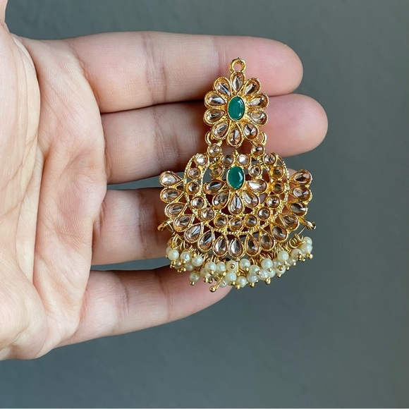 Gold Plated Kundan Choker Necklace Set with Earrings & Maang Tikka - Picture 4 of 6